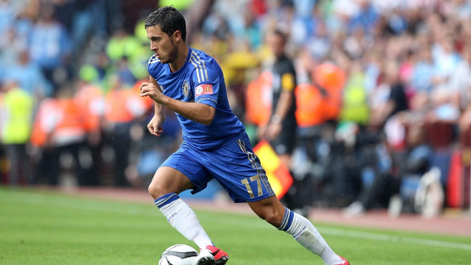 领先优势明显首场状态出色,塞尔维亚队观众沸腾!,Doinb重返赛场观众掌声雷动